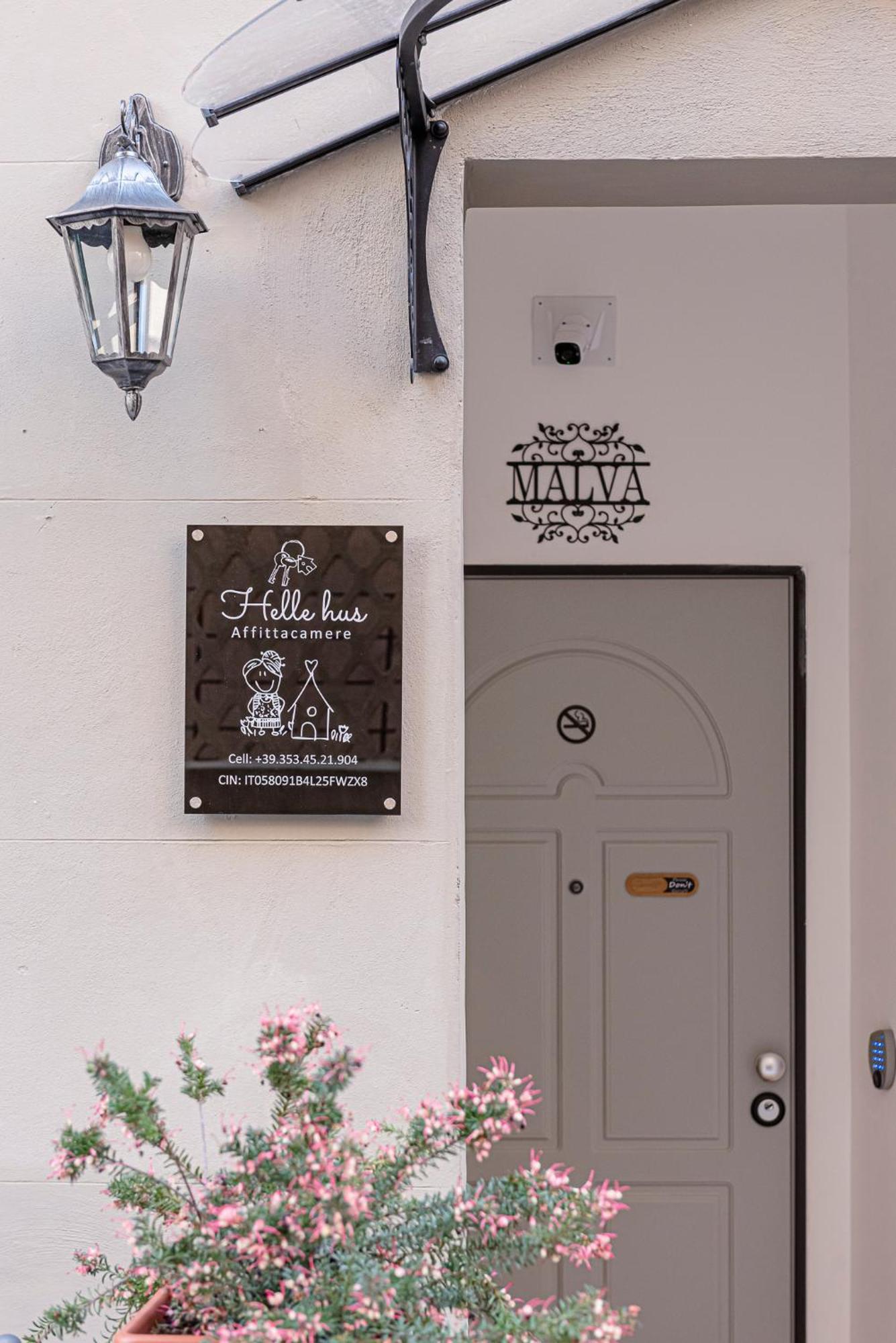 Helle Hus Guest House - 200M From Piazza Bologna Metro And 10 Minutes From The Colosseum Dış mekan fotoğraf