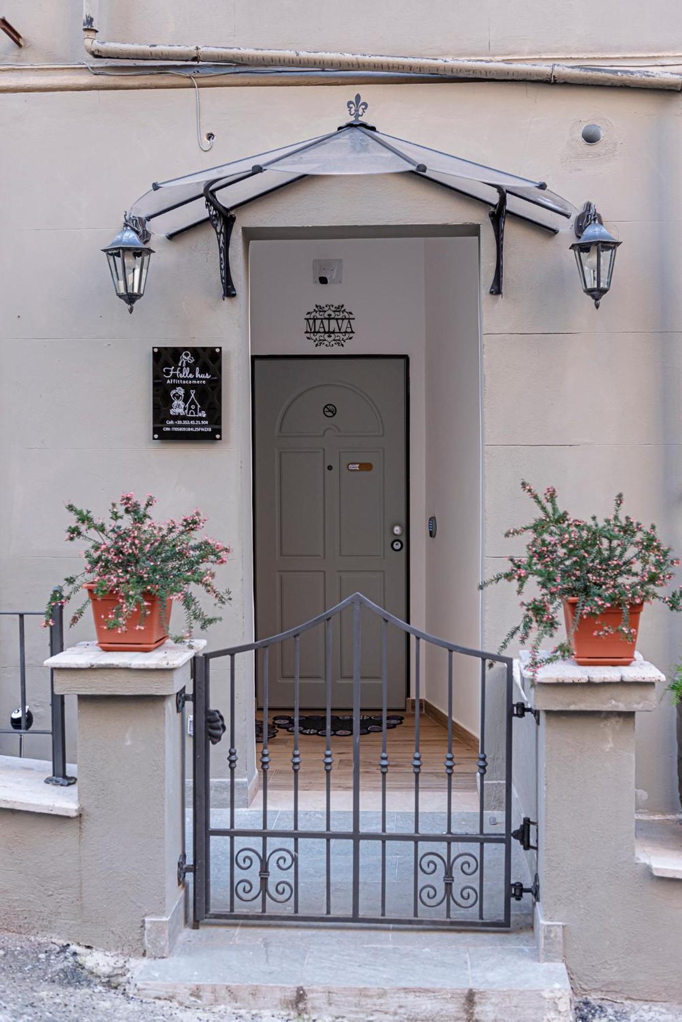 Helle Hus Guest House - 200M From Piazza Bologna Metro And 10 Minutes From The Colosseum Dış mekan fotoğraf